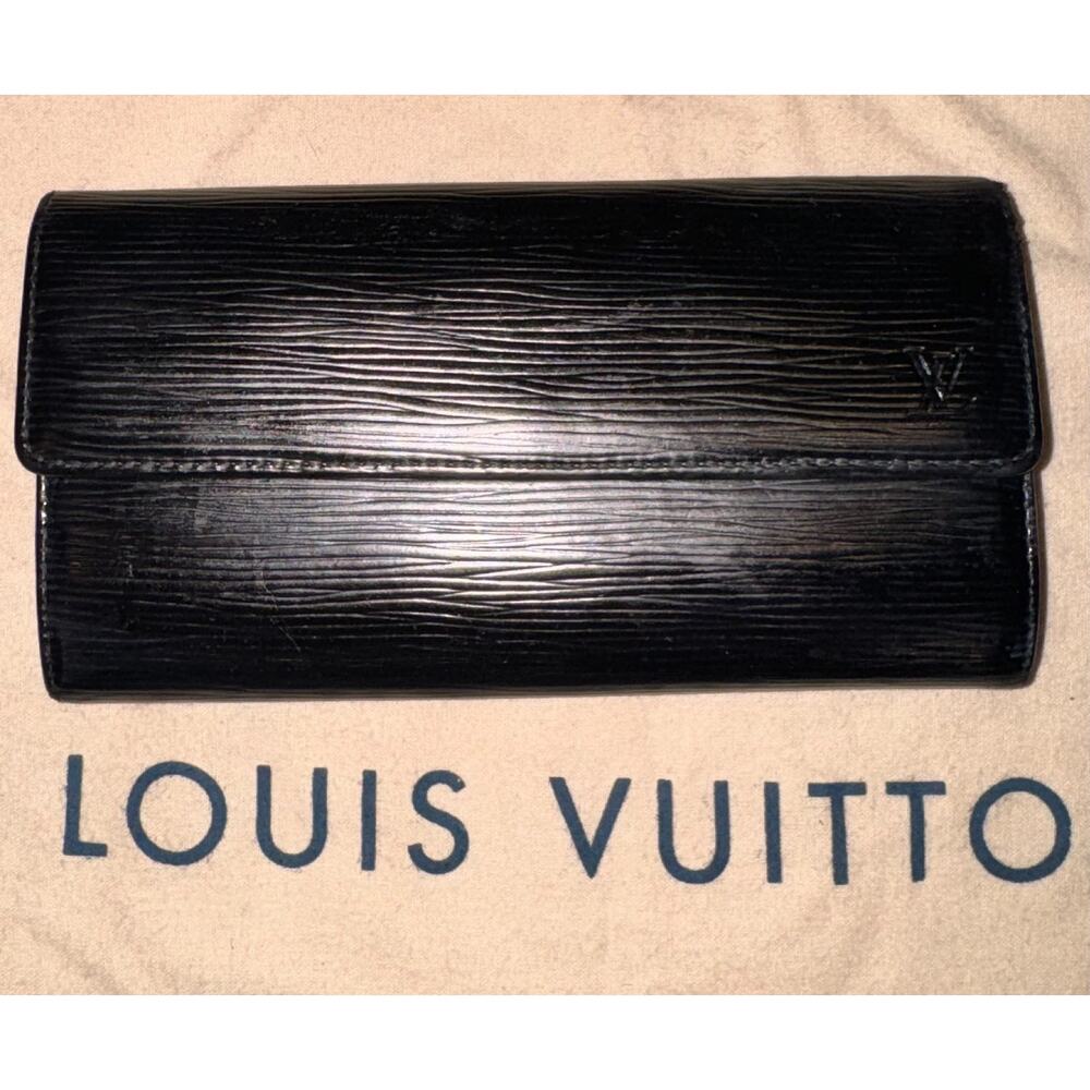 A03. Authentic Louis Vuitton Black Epi Portefeuille Sarah Wallet Silver HW